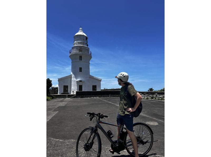 Cycling around Yakushima on an electric bicycleの紹介画像