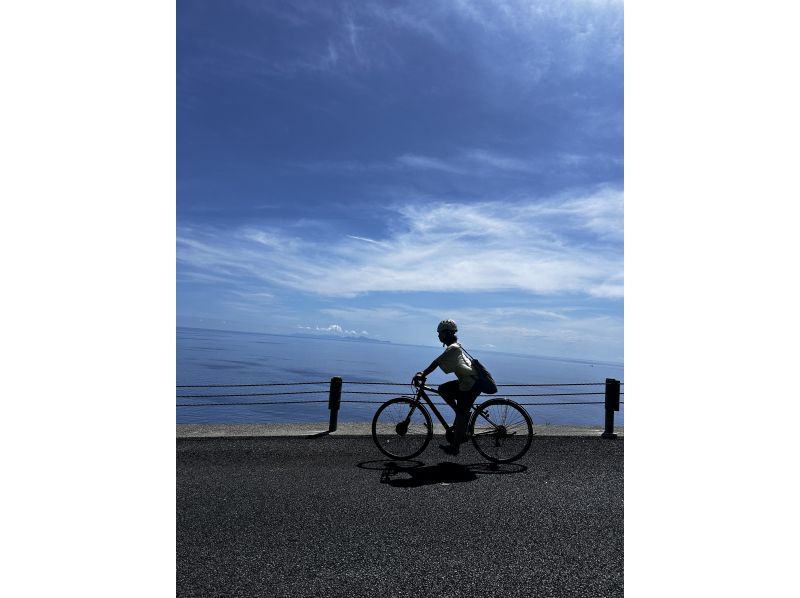 Cycling around Yakushima on an electric bicycleの紹介画像