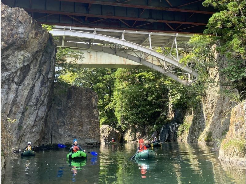 【栃木・日光】運が良ければSLが見られるかも？！「半日パックラフト体験ツアー」の紹介画像