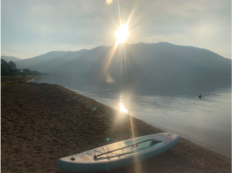 [Shiga / Lake Biwa] Morning SUP experience at Oku-Biwa Lake! Beginners welcomeの紹介画像