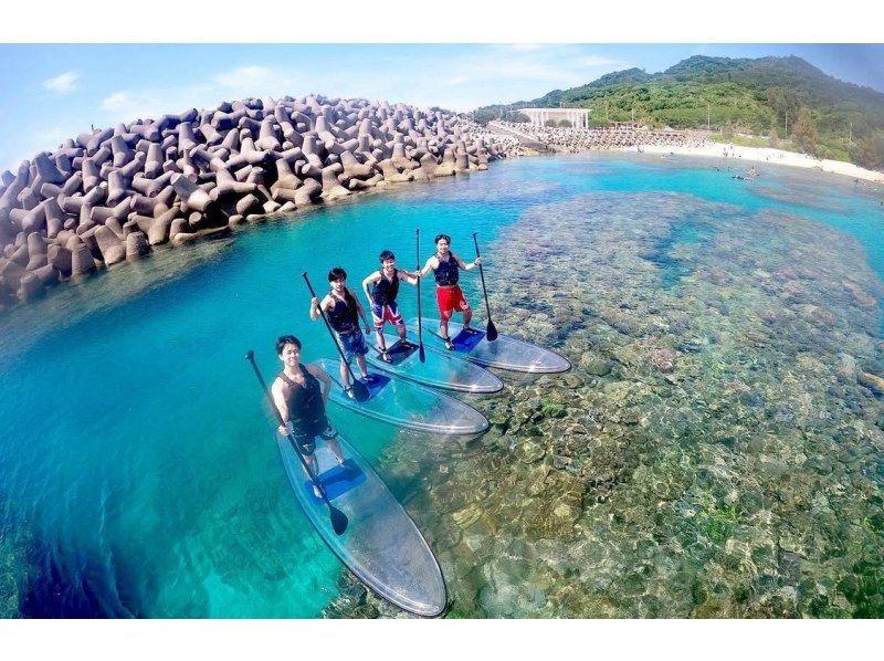 【沖繩縣本部町】“在沖繩清澈的海水中盡情玩耍吧！留下美好的回憶！與親朋好友一起體驗“清澈的海水”吧，一定會讓您笑容滿面。”の紹介画像