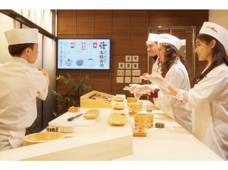 [Tokyo, Nakameguro] A sushi chef will teach you! Small group sushi making experienceの紹介画像