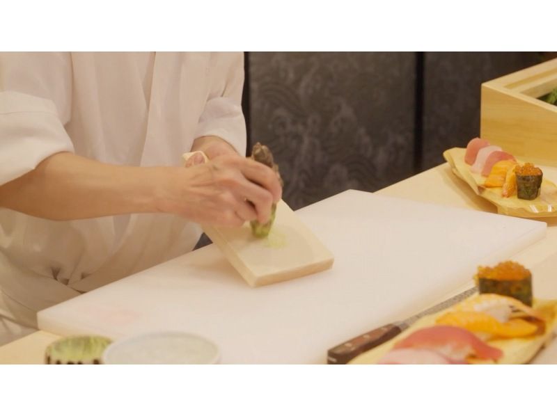 [Tokyo, Nakameguro] A sushi chef will teach you! Small group sushi making experienceの紹介画像