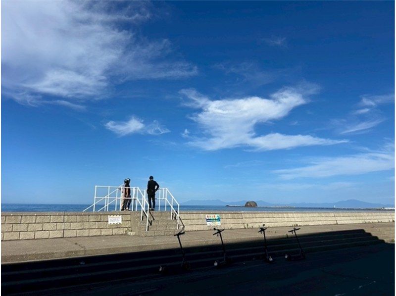 【北海道・網走】網走の歴史文化を辿るガイド付き電動キックボード＆土器づくりツアーの紹介画像