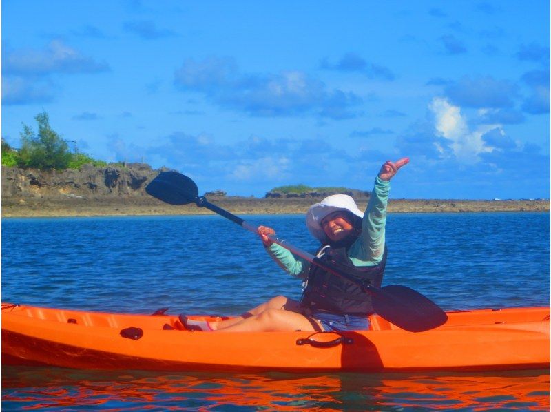 [Okinawa, Ojima] Only one group of guides available for private use ☆ Kayak experience cruising on a remote island accessible by car, with high-quality camera photos as a gift!の紹介画像