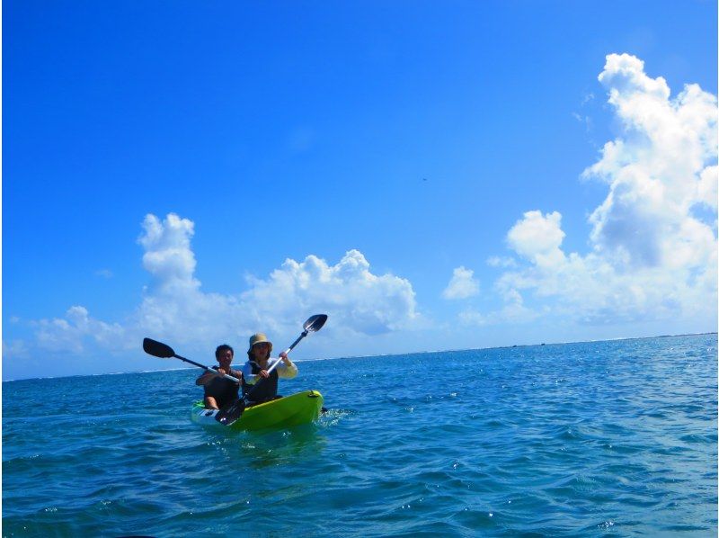 [Okinawa, Ojima] Only one group of guides available for private use ☆ Kayaking experience cruising on a remote island accessible by car, with high-quality camera photos as a gift!の紹介画像