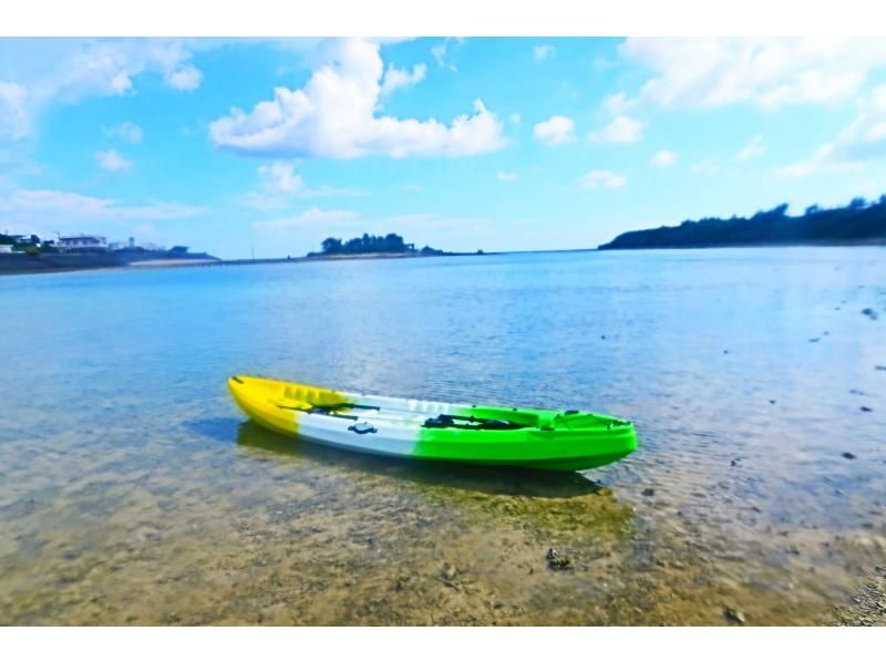[Okinawa, Ojima] Only one group of guides available for private use ☆ Kayak experience cruising on a remote island accessible by car, with high-quality camera photos as a gift!の紹介画像