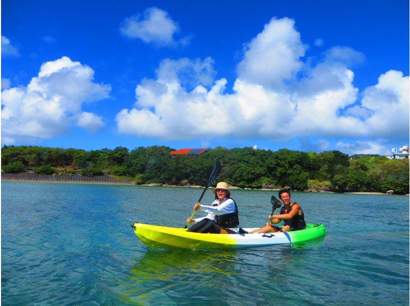 [Okinawa, Ojima] Only one group of guides available for private use ☆ Kayaking experience cruising on a remote island accessible by car, with high-quality camera photos as a gift!の紹介画像