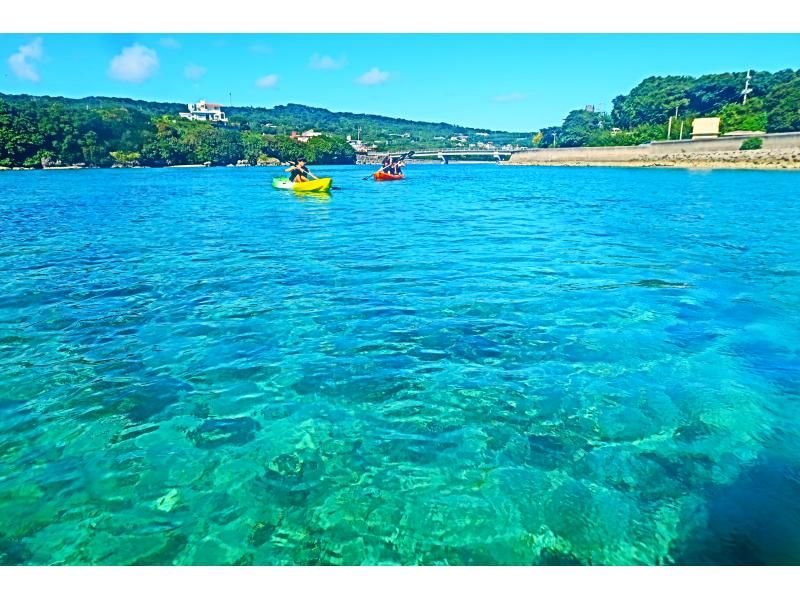 [Okinawa, Ojima] Only one group of guides available for private use ☆ Kayak experience cruising on a remote island accessible by car, with high-quality camera photos as a gift!の紹介画像