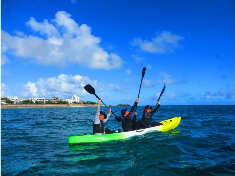 [Okinawa, Ojima] Only one group of guides available for private use ☆ Kayaking experience cruising on a remote island accessible by car, with high-quality camera photos as a gift!の紹介画像