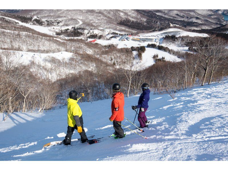 【岩手縣北上市樹上滑行】在鬆軟的粉雪森林中滑行！樹上滑行體驗（適合16歲以上的滑雪愛好者）の紹介画像
