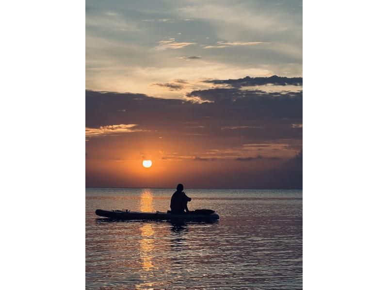 [Ishigaki Island Sunset SUP / Local Meeting Only Plan] Magic Hour Cruise with Spectacular Views / Reliable Support for Inexperienced Tourists / Photography Includedの紹介画像