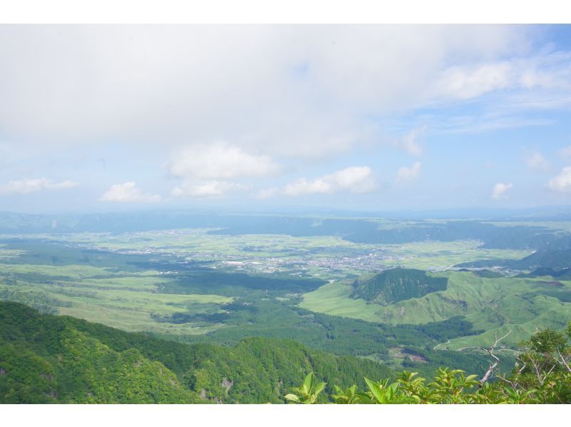 【熊本・阿蘇】根子岳　阿蘇カルデラの景色を堪能できる★シューズ・ガイド付きトレッキングツアーの紹介画像