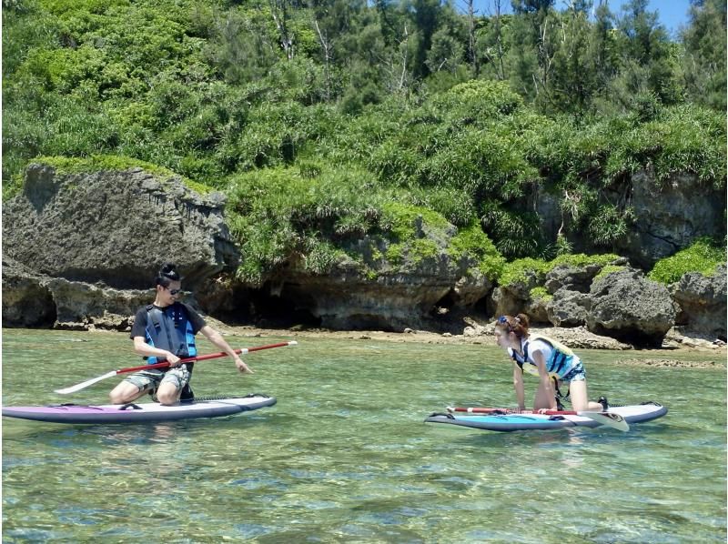 【沖縄・恩納村】SUP＆シュノーケリング｜SUP体験と青の洞窟シュノーケリングをまとめて楽しむセットツアー！2名様～予約OKの紹介画像