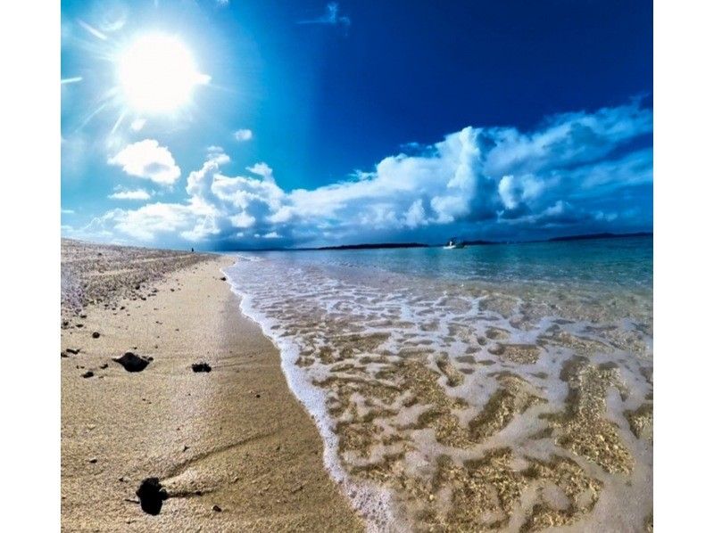 Student discount! [3-hour boat charter recommended plan] Deserted island & 2 boat snorkeling spots. Come empty-handed on the day! Toilets available. の紹介画像