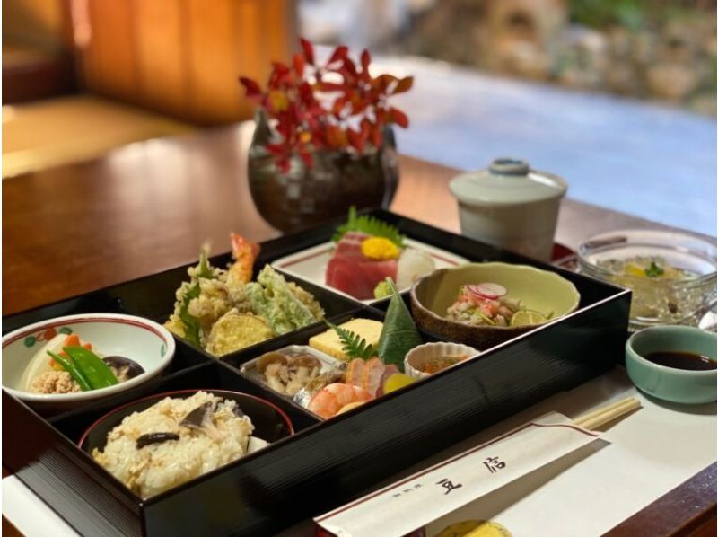 【滋賀・大津】秋のびわ湖疏水船と湖国三大祭「大津祭」観覧ツアー（御料理「豆信」での昼食付）の紹介画像