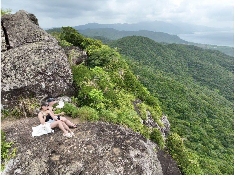 【石垣島・トレッキング】まるでジェラシックパーク！絶景野底岳＆秘密のエコロード大冒険！ドローン撮影で一生の思い出を。の紹介画像