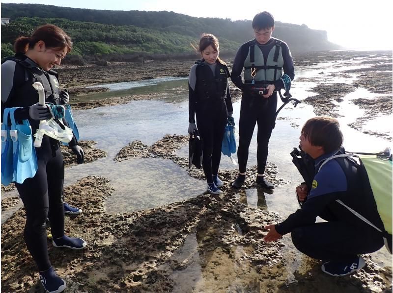 [Naha/Itoman area] Private tour "Search, discover, and get lost in nature with a private snorkeling experience at John Man Beach" ★ No need to swim ★ Pick-up and drop-off availableの紹介画像