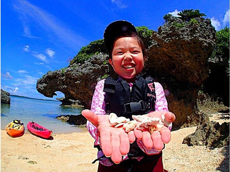 【２歳OK・恩納村】【1組貸切】カヤック探検＆熱帯魚シュノーケリング（すべて無料★温水シャワー・鍵付きロッカー・駐車場・ドライヤー）の紹介画像