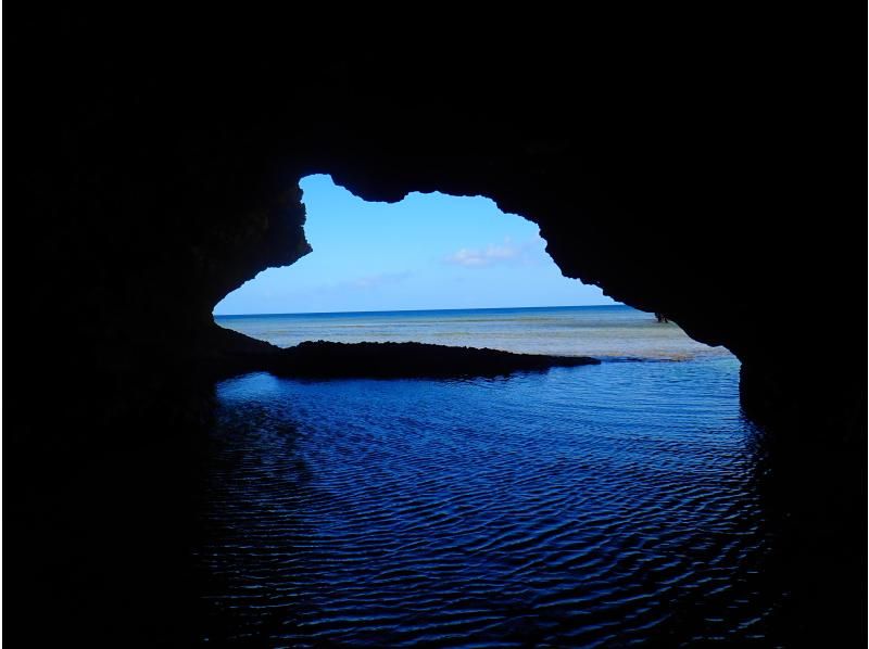 Blue Cave Snorkeling [3-hour course: An amazing snorkeling experience where you can encounter beautiful coral and colorful fish]の紹介画像