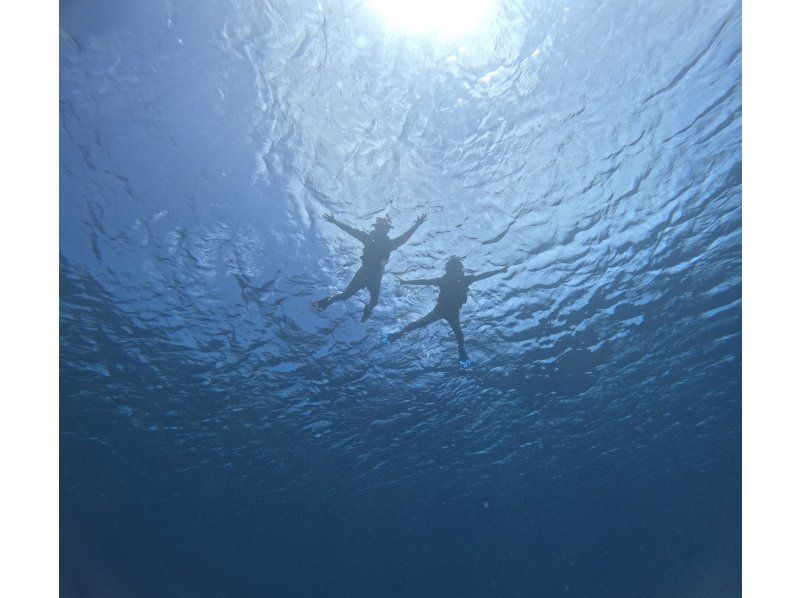 Blue Cave Snorkeling [3-hour course: An amazing snorkeling experience where you can encounter beautiful coral and colorful fish]の紹介画像