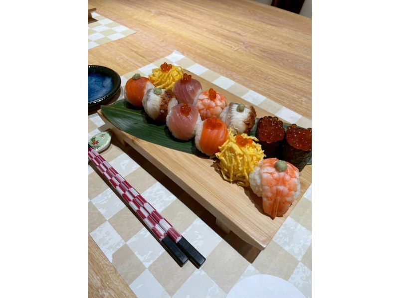 Experience making authentic sushi in Namba, Osaka! [Children and families welcome! English/Japanese available]の紹介画像