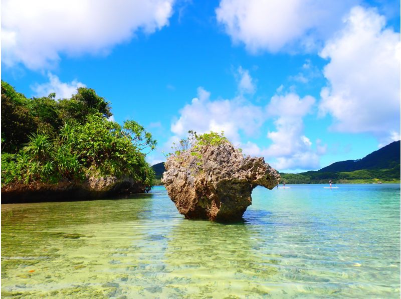 SUP and Blue Cave Snorkeling [7-hour full-day tour ☆ Free transportation! Free photo data! Enjoy Ishigaki Island to the fullest! A highly satisfying tour]の紹介画像