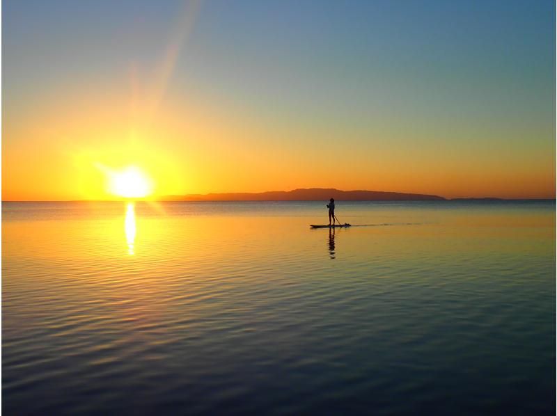 Sunset SUP [2-hour course: Enjoy a relaxing SUP ride while watching the sunset]の紹介画像