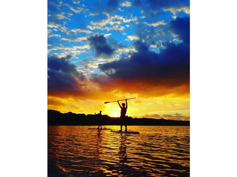 Sunset SUP [2-hour course: Enjoy a relaxing SUP ride while watching the sunset]の紹介画像