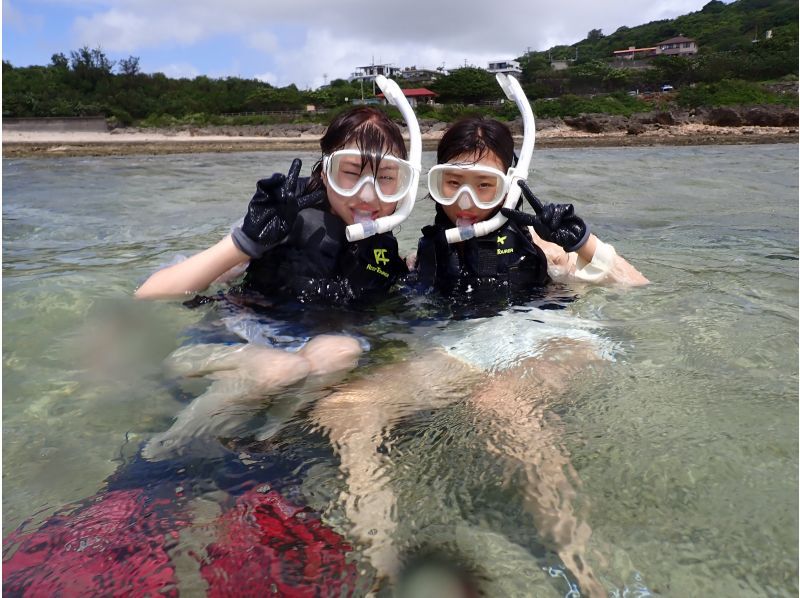 【糸満・18～25歳限定】☆天然水族館シュノーケリング☆《初心者でも安心！全部込みのフルサポート付き》糸満～約15分！到着・最終日も参加可☆の紹介画像
