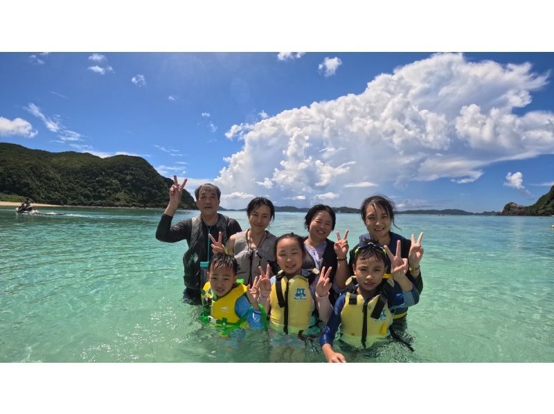 [Okinawa, Tokashiki Island] Board snorkeling tour - Snorkeling experience at Tokashiku Beach in the Kerama Islands, where beautiful coral remains (lunch included)の紹介画像
