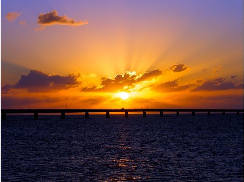 [Okinawa, Miyakojima] Sunset time only (5 PM - 7:30 PM)! Special 2-hour trike rental plan! A standard driver's license is required, no helmet required, and two-seater riding is allowed!の紹介画像