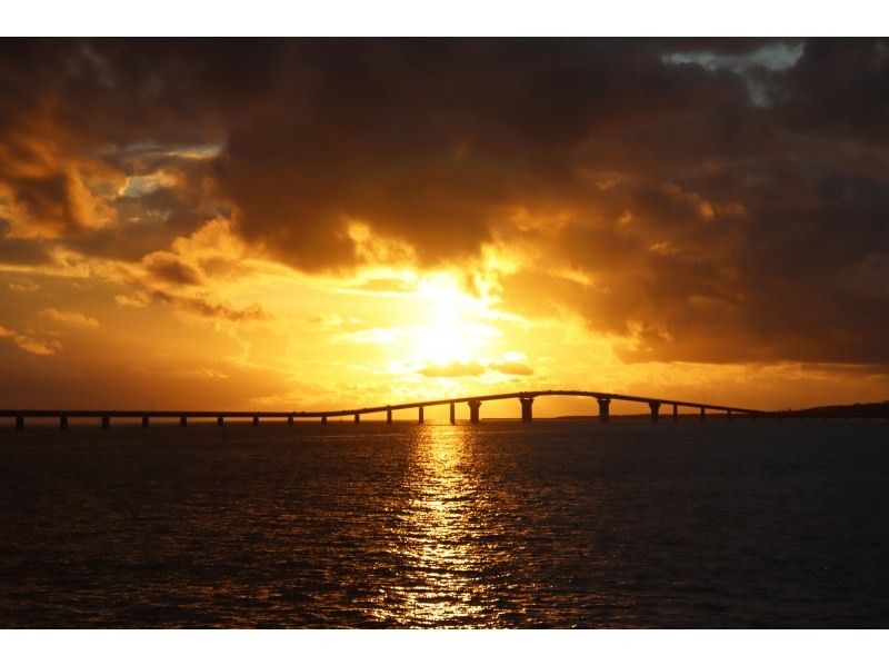 [Okinawa, Miyakojima] Sunset time only (5 PM - 7:30 PM)! Special 2-hour trike rental plan! A standard driver's license is required, no helmet required, and two-seater riding is allowed!の紹介画像