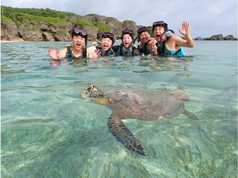 (Private rental for peace of mind♡) It's OK even if you can't swim! Snorkeling in Miyakojima where you can get up close and personal with sea turtles! No seasickness! Ages 3 and up are welcome! Free underwater camera rental available♡ Free photos and videosの紹介画像