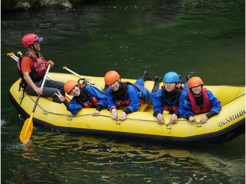 【北海道・南富良野】透明度抜群の川でラフティング！みんなで力を合わせて楽しもう♪体験写真プレゼントの紹介画像