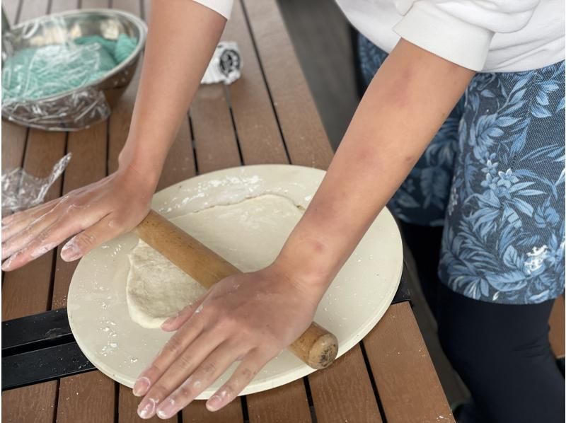 【石垣岛】壮丽的海景和动手烧烤的乐趣！享用肉类和蔬菜串，并在正宗的烤架上制作属于你自己的原创披萨！の紹介画像