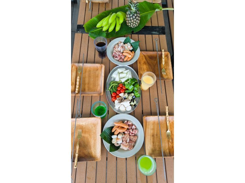 【石垣岛】壮丽的海景和动手烧烤的乐趣！享用肉类和蔬菜串，并在正宗的烤架上制作属于你自己的原创披萨！の紹介画像