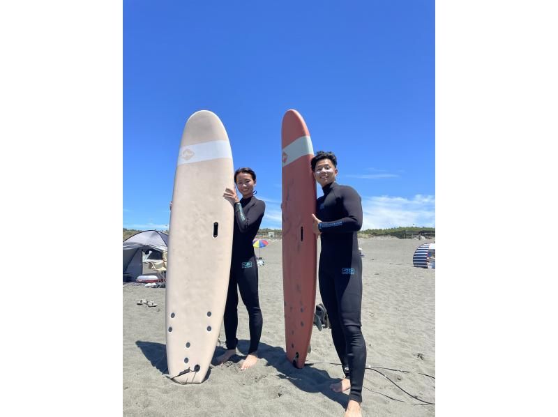 【神奈川・湘南】サーフィン体験コミコミ安心プラン！お帰りには店内カフェでソフトドリンクのサービスも♪ソファーやテラス席でお楽しみください♪の紹介画像