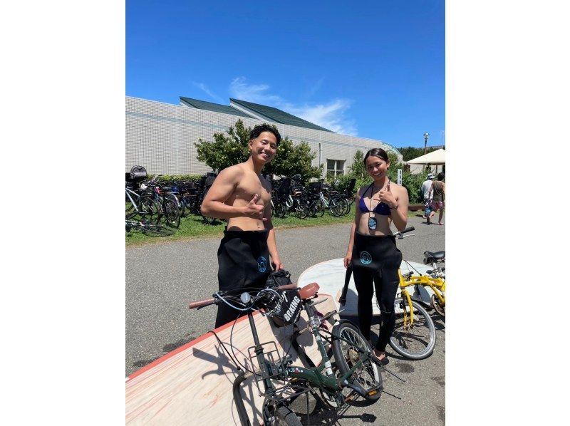 【神奈川・湘南】サーフィン体験コミコミ安心プラン！お帰りには店内カフェでソフトドリンクのサービスも♪ソファーやテラス席でお楽しみください♪の紹介画像