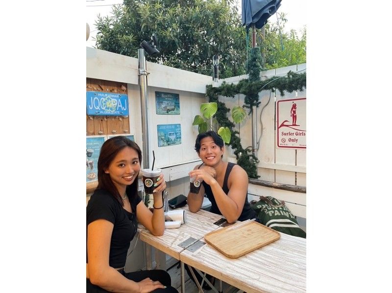 【神奈川・湘南】サーフィン体験コミコミ安心プラン！お帰りには店内カフェでソフトドリンクのサービスも♪ソファーやテラス席でお楽しみください♪の紹介画像