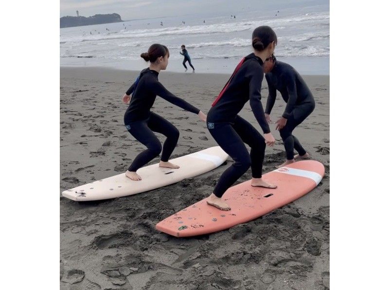 【神奈川・湘南】サーフィン体験コミコミ安心プラン！お帰りには店内カフェでソフトドリンクのサービスも♪ソファーやテラス席でお楽しみください♪の紹介画像