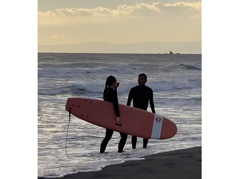 【神奈川・湘南】サーフィン体験コミコミ安心プラン！お帰りには店内カフェでソフトドリンクのサービスも♪ソファーやテラス席でお楽しみください♪の紹介画像