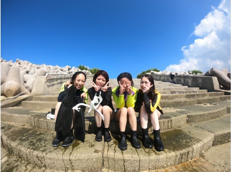 Student discount! Swim with turtles (high chance of encountering them) [Nakayukui, Onna Village] Beach entry snorkelingの紹介画像