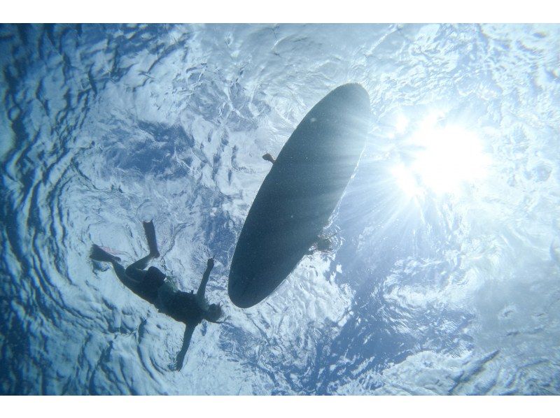 從那霸(沖繩/北谷)出發,35分鐘即可體驗乘船浮潛❤️ 您可以在航班起飛前或起飛後當天參加⭕ 免費提供毛巾和涼鞋❗ 專業相機免費拍攝照片和視頻の紹介画像