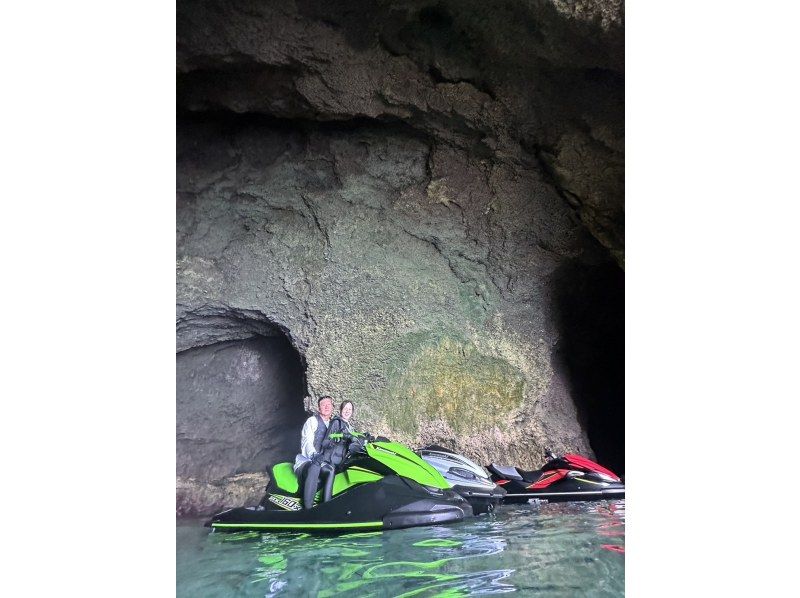 [Miyakojima/Very Popular] Jet Ski Touring Plan Around Miyakojima with a Guide Boat (Commemorative Photo Gift)の紹介画像