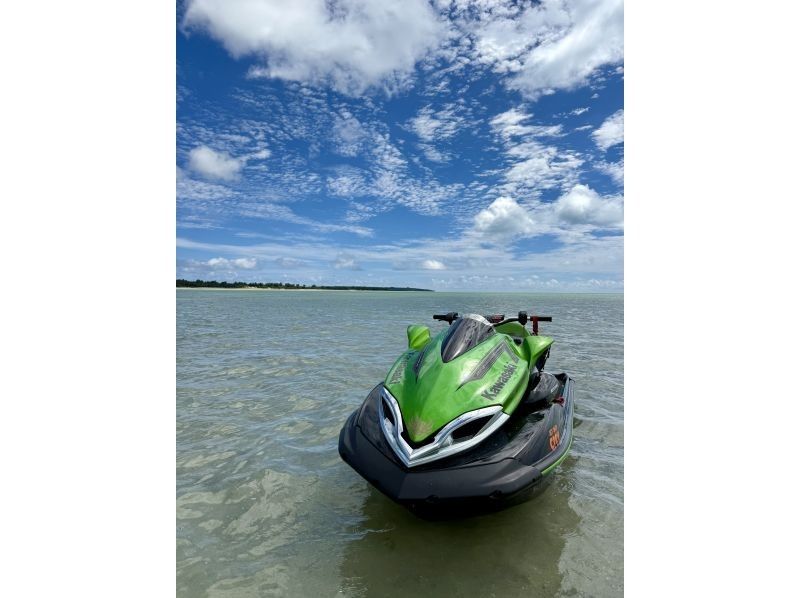 [Miyakojima/Very Popular] Jet Ski Touring Plan Around Miyakojima with a Guide Boat (Commemorative Photo Gift)の紹介画像