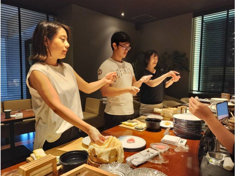 [Fukuoka, Fukuoka City] "Nigirizushi Experience" Try your hand at being a craftsman! Make nigiri sushi, laugh, eat, and enjoy Japanese cultureの紹介画像
