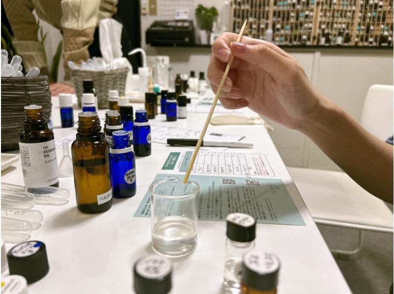 【東京・門前仲町】香りを自由にブレンド｜100種から選ぶオリジナル香水づくり〜自分だけの1本に仕上げよう〈たっぷり25ml／瓶なしプラン〉の紹介画像