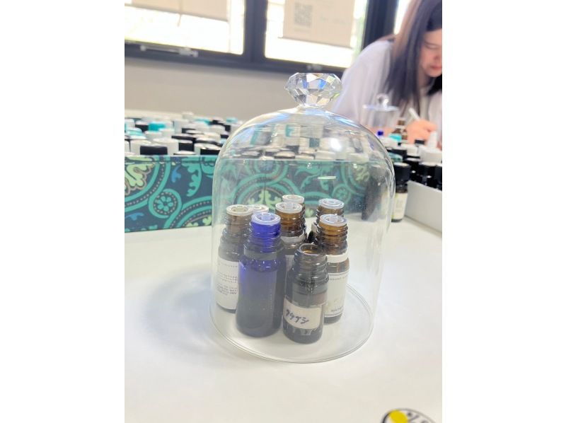 【東京・門前仲町】香りを自由にブレンド｜100種から選ぶオリジナル香水づくり〜自分だけの1本に仕上げよう〈たっぷり25ml／瓶なしプラン〉の紹介画像