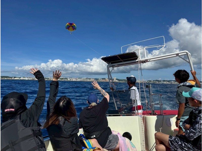 1日32人限定❤パラセーリング＆青の洞窟ダイビング❤️最楽遊びコラボを同時に♪GoPro無料写真動画すぐスマホへ❤️無料タオルサンダル餌あげの紹介画像